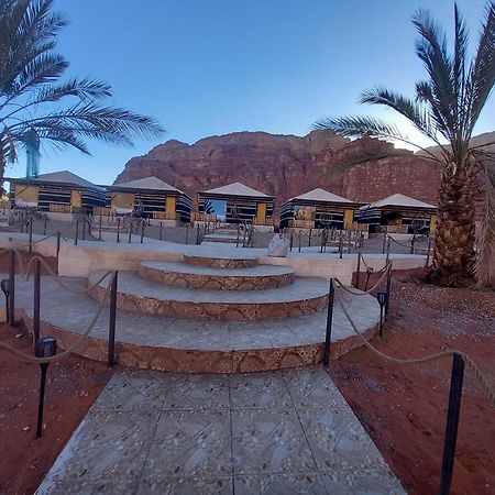 Falling Stars Camp Wadi Rum Esterno foto