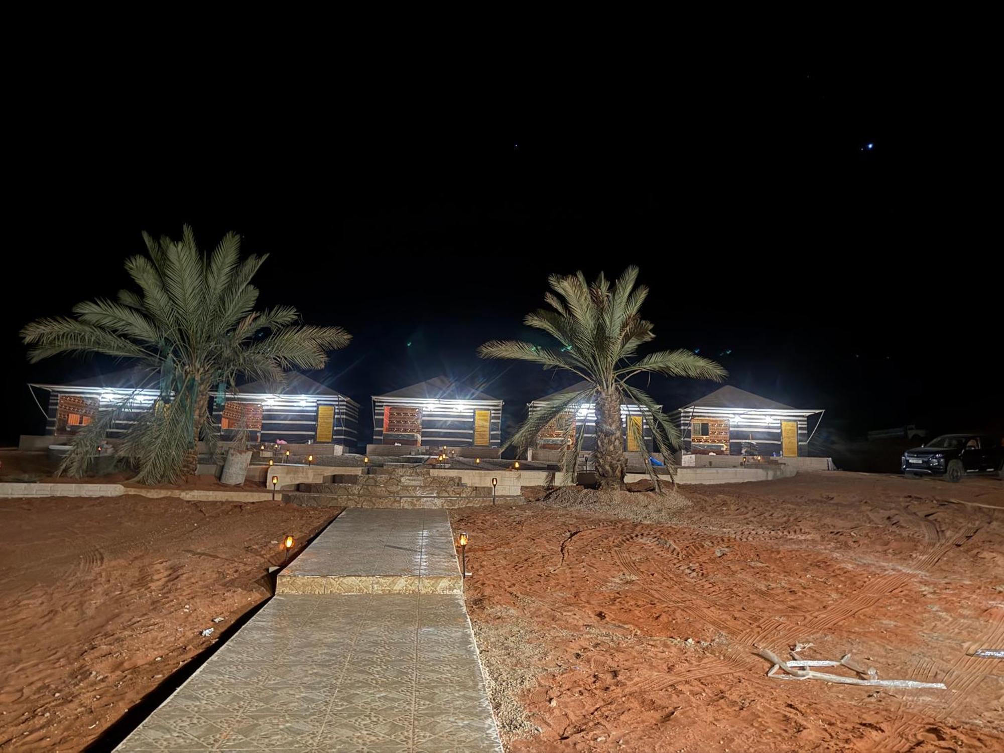 Falling Stars Camp Wadi Rum Esterno foto
