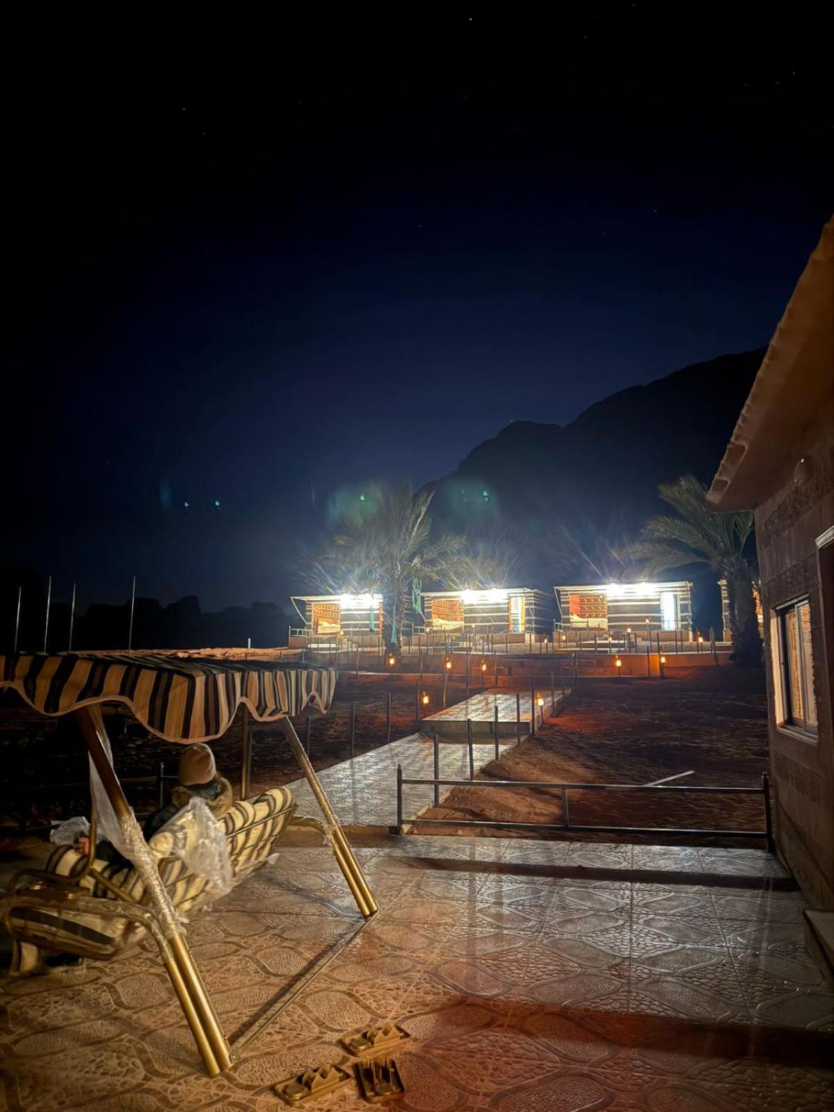 Falling Stars Camp Wadi Rum Esterno foto