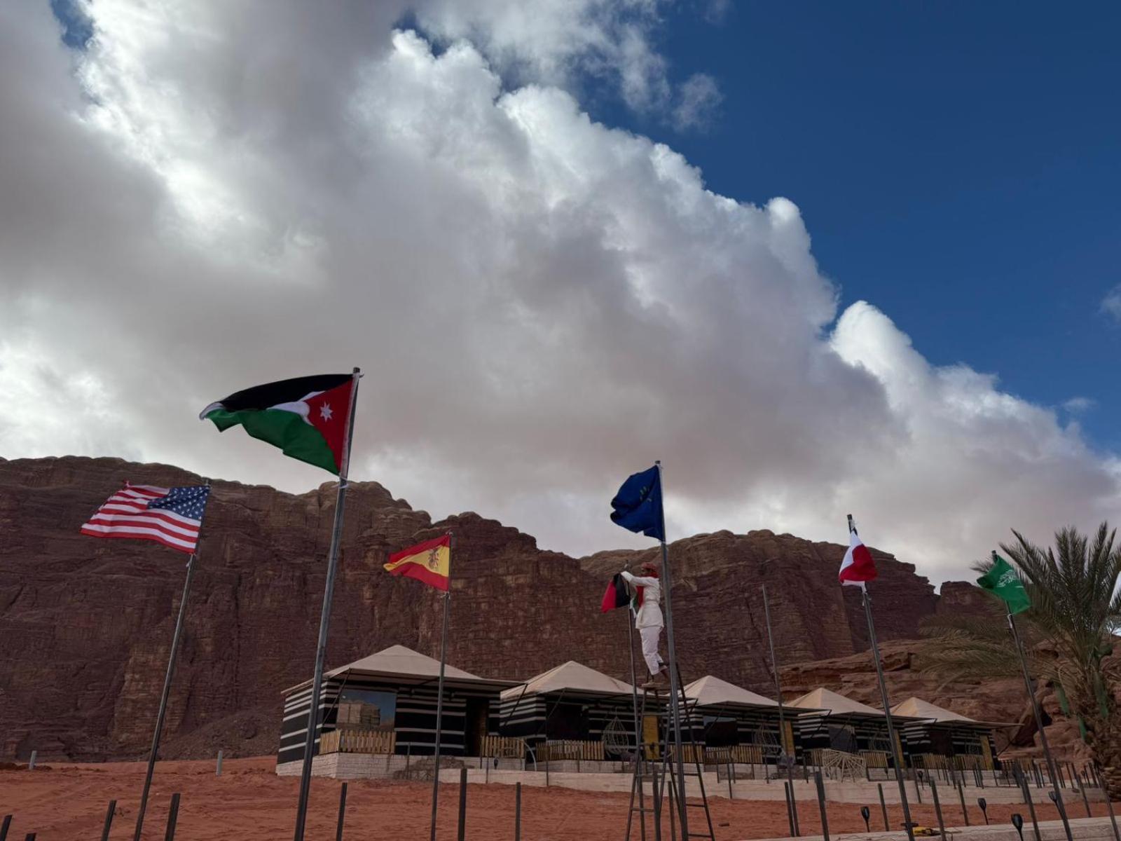 Falling Stars Camp Wadi Rum Esterno foto