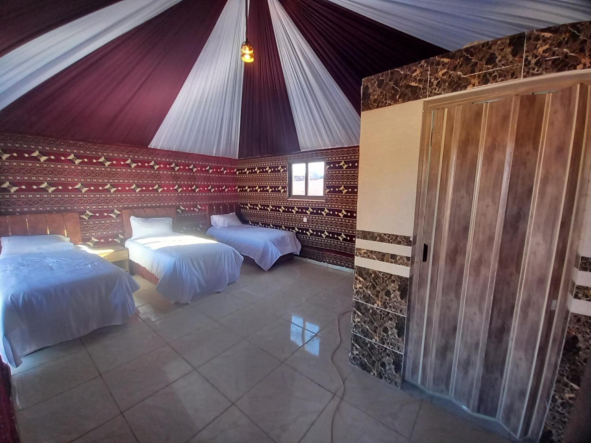 Falling Stars Camp Wadi Rum Esterno foto