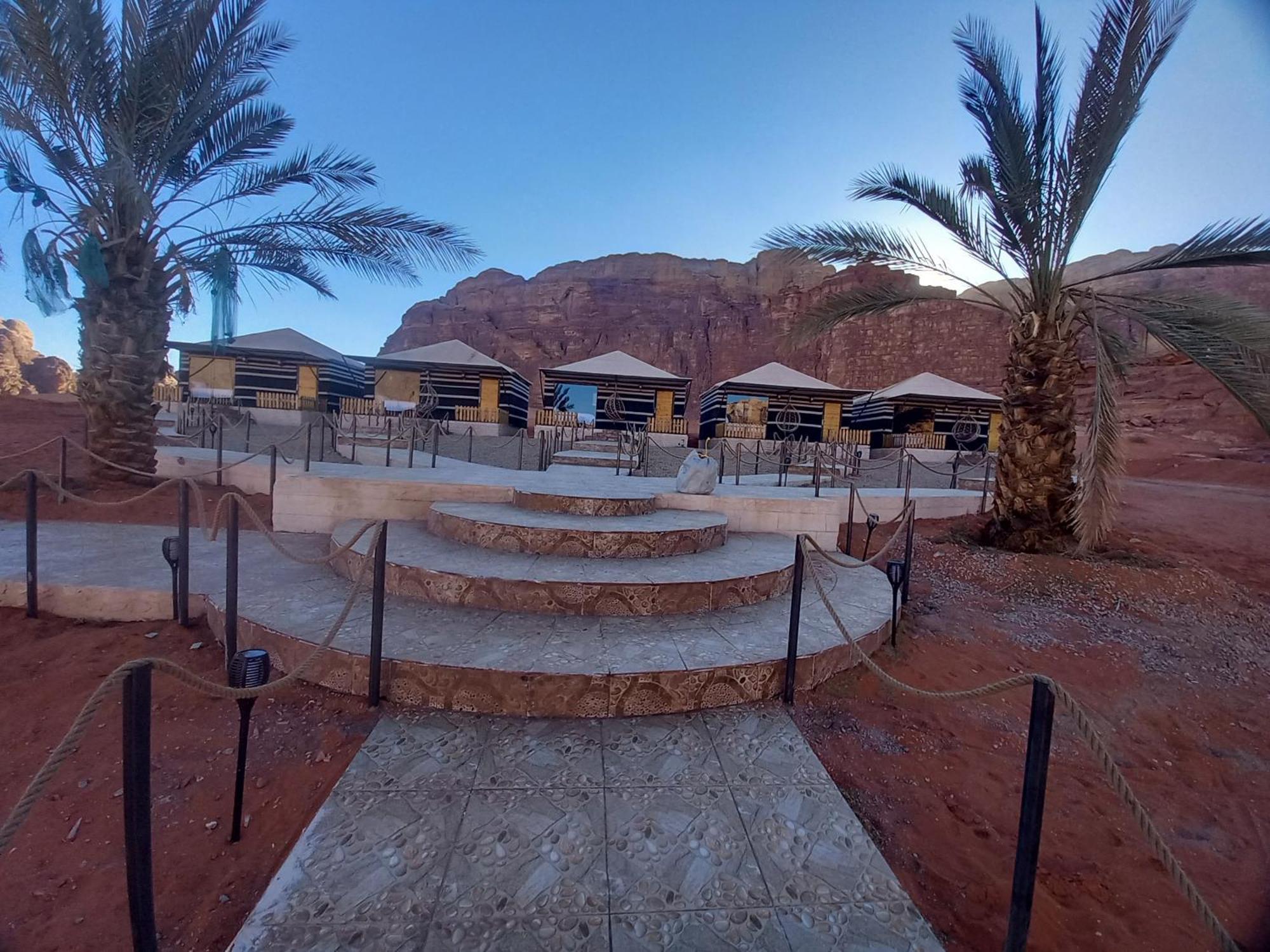 Falling Stars Camp Wadi Rum Esterno foto