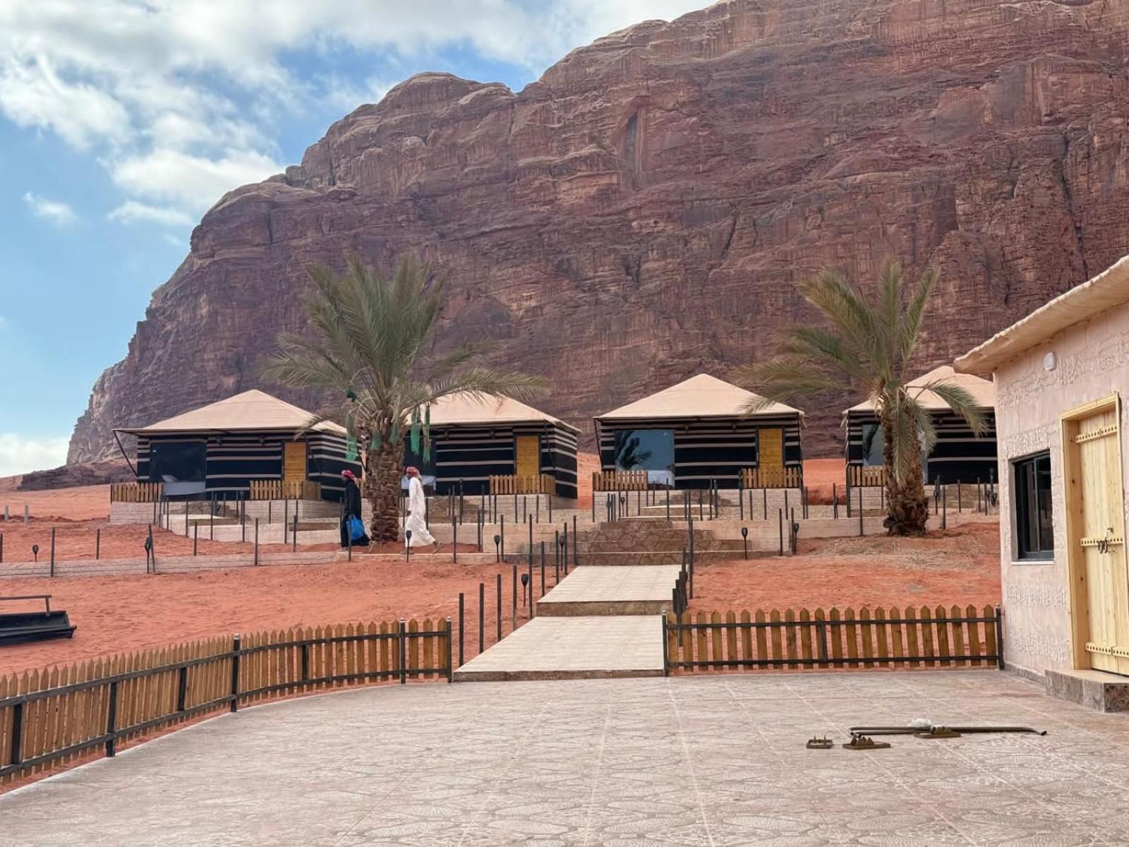 Falling Stars Camp Wadi Rum Esterno foto