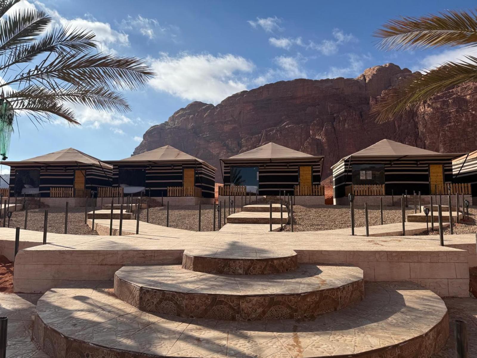 Falling Stars Camp Wadi Rum Esterno foto