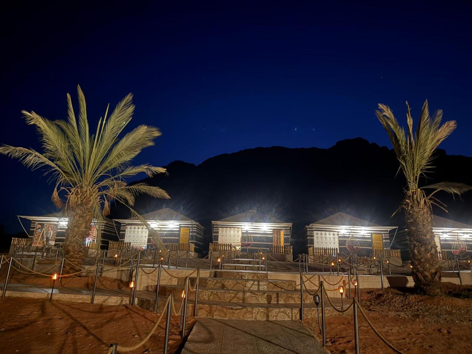 Falling Stars Camp Wadi Rum Esterno foto