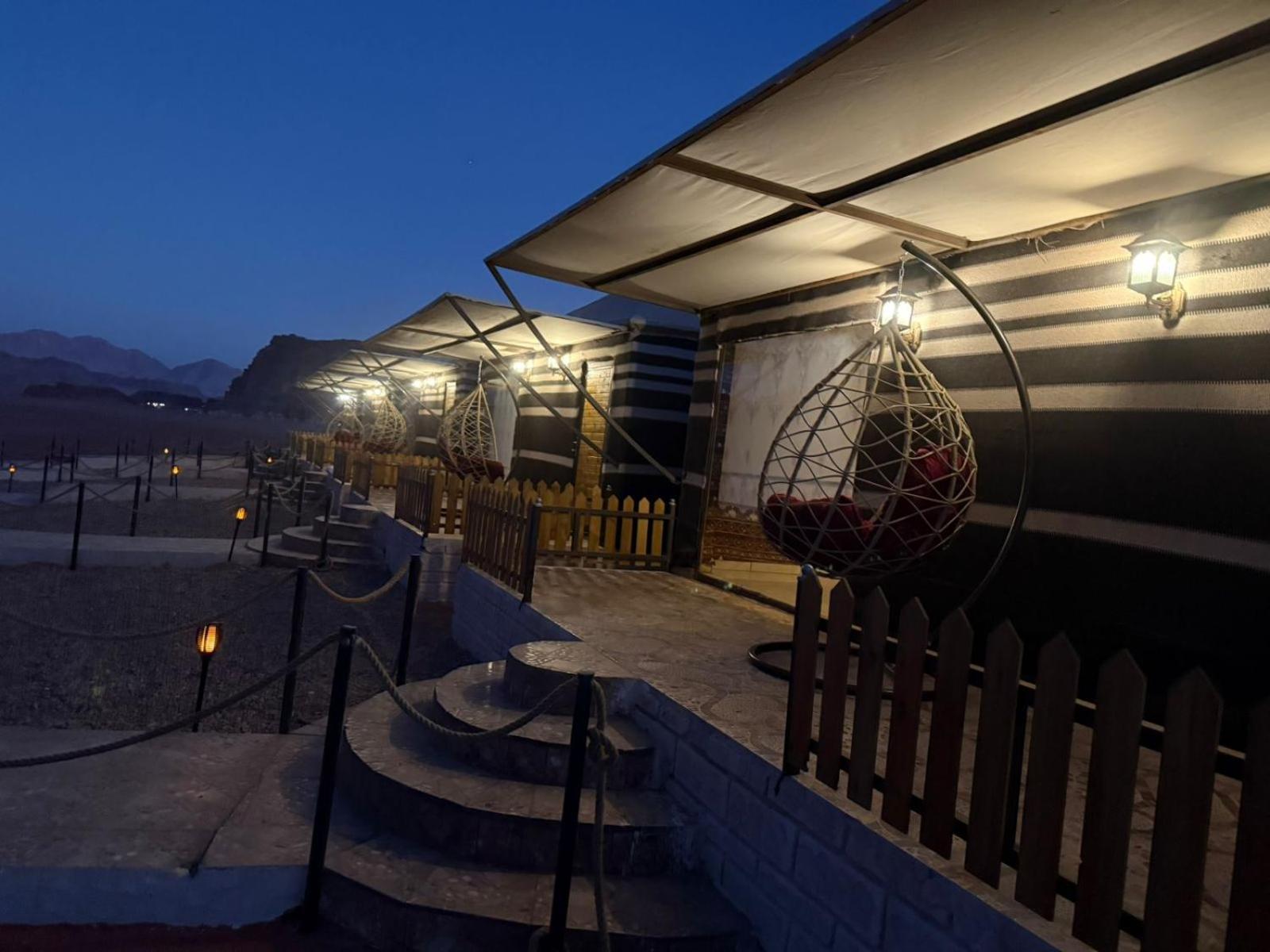 Falling Stars Camp Wadi Rum Esterno foto